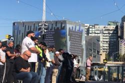 Ratusan Umat Muslim Gelar Salat Jumat di Alun-Alun Melbourne Australia