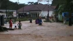 Kendari Dilanda Banjir Usai Hujan selama 3 Jam, 35 Warga Dievakuasi