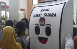 Sosialisasikan Pemilu 2019, KPU Banyumas Datangkan Maskot Kotak Suara