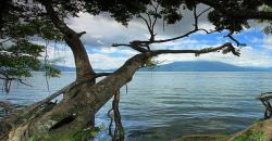 Indahnya Danau Ranau, Diapit Perbukitan Hijau Layaknya Lukisan Alam