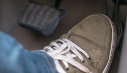 Pedal Gas Mobil Macet, Ini yang Harus Anda Lakukan