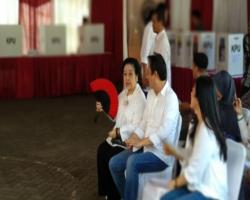 Video Megawati Soekarnoputri Nyoblos, Surat Suara Sempat Terjatuh