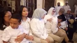 Sandiaga Sungkem kepada Kedua Orang Tuanya Sebelum Mencoblos