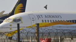 Tak Punya Uang, Maskapai India Jet Airways Setop Seluruh Penerbangan