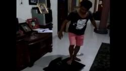 Viral, Pria Berbahasa Minang Banting TV Usai Tonton Hasil Quick Count