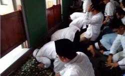 Prabowo Kembali Sujud Syukur Rayakan Kemenangan Usai Salat Jumat