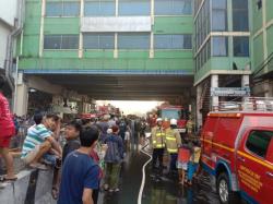 Blok C Pasar Tanah Abang Terbakar, Polisi Tak Izinkan Pemilik Masuk