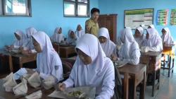 SMP di Kendal Jateng Ini Siapkan Sarapan bagi Peserta UNBK