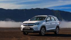 DFSK Glory 560 Dijajal di Jalanan Terjal Gunung Everest