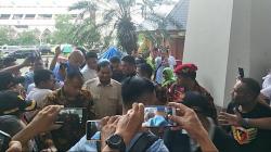 Prabowo Disambut Teriakan Presiden di Padepokan Silat TMII