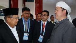 Wapres JK Disambut Hangat saat Salat Jumat di Masjid Tertua Beijing