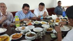Sindir Isu Boikot Nasi Padang, Sandi Santap Siang di Restoran Padang