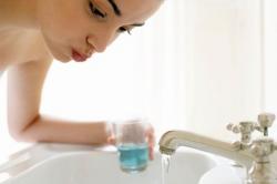 Begini Cara Tepat Pemakaian Obat Kumur saat Puasa