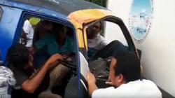 Angkot Tabrak Truk di Padang, 2 Penumpang Terluka dan Sopir Kritis