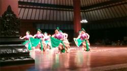 Hari Tari Sedunia, 5 Seniman Sukses Menari 24 Jam Nonstop di Solo