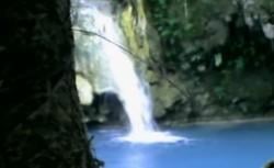 Menikmati Keindahan Air Berwarna Biru di Kolam Jodoh Sumba Timur, NTT