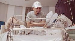 Baru Jadi Ayah, Raditya Dika Berikan Pesan Haru dan Kocak untuk Anak