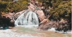 Indahnya Pantai Banyu Anjlok di Malang, Unik karena Bercampur Air Terjun