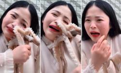 Vlogger Cantik Ini Makan Gurita Hidup-Hidup Live di Medsos, Ini yang Terjadi
