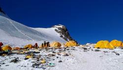 Virus Corona sampai Gunung Everest