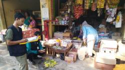 Satpol PP Temukan Makanan Kedaluwarsa dan Ikan Formalin di Pasar