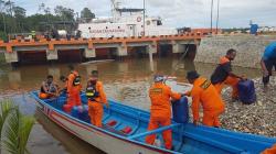 SAR Mimika Cari 10 Penumpang Longboat di Perairan Muara Agimuga Dua