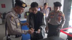 Penumpang KA dan Bus di Jember Kebingungan Di-sweeping Polisi