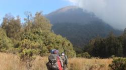 Mitos Gunung Semeru, Paku Bumi dari India untuk Pulau Jawa