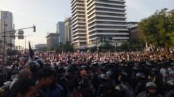 Ribuan Pendukung Prabowo-Sandi Ancam Menginap di Depan Bawaslu