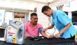 Shell Berikan Cek Kesehatan Gratis Pengemudi Truk pada Puasa