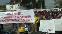 Tuntut Gaji dan THR, Ratusan Karyawan Blokade Pintu Gerbang PT Tossa di Kendal