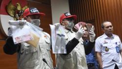 Modus Unik Suap Pejabat Imigrasi, Duit Rp1,2 Miliar Dibuang ke Tong Sampah