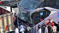 2 Bus, 1 Truk dan 4 Minibus Tabrakan Beruntun di Tol Krapyak-Jatingaleh Semarang