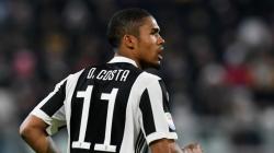 MU Kembali Ditelikung, Douglas Costa Merapat ke Wolverhampton