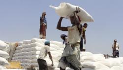 PBB Distribusikan Makanan untuk 5.000 Warga di Zona Perang Yaman