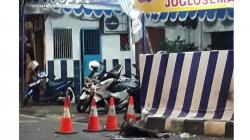 Tim Inafis Kumpulkan Serpihan Bekas Ledakan Bom Bunuh Diri di Pospam Kartasura