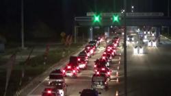 H-1 Lebaran, Gerbang Tol Bakauheni Selatan Lampung Masih Dipadati Kendaraan