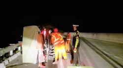 Mobil Pikap Pecah Ban dan Terguling di Tol Nganjuk-Saradan, 11 Orang Jadi Korban