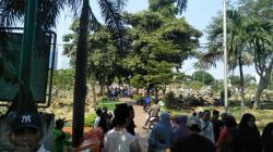 Tak Hanya Tempat Wisata, TPU Karet Bivak Juga Diserbu Warga untuk Ziarah