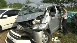 Minibus Keluar Jalur dan Masuk Parit di Tol Cipali, 1 Tewas dan 8 Terluka