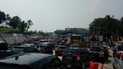 Arus Balik Lebaran, Antrean Kendaraan di Bakauheni Mencapai Empat Kilometer