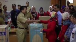 Datang Kerja Paling Pagi, Pegawai BUMD Dapat Hadiah dari Wali Kota Magelang