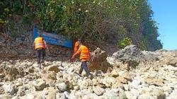 Mandi di Laut, 2 Wisatawan Hilang Terseret Ombak di Pantai Blitar