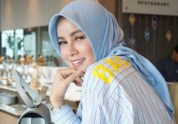 Sudah Cukup untuk Urusan Dunia, Olla Ramlan Mantap Berhijrah