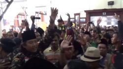 Banser dan FPI Nyaris Ricuh saat Hadiri Sidang Sugi Nur di PN Surabaya