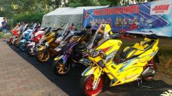 Belasan Motor Modifikasi Yamaha Nmax Unjuk Gigi di Monas