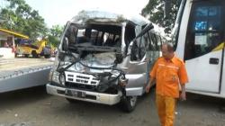 Travel Tabrak Truk di Tol Cipularang Purwakarta, 1 Orang Tewas dan 10 Luka-Luka