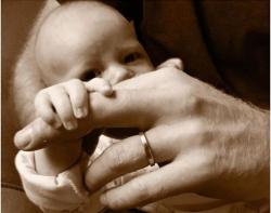 Pangeran Harry-Meghan Markle Rilis Foto Putra Mereka saat Hari Ayah