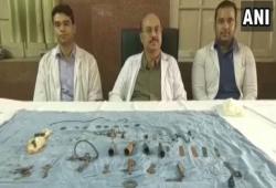 Dokter Keluarkan 80 Benda Asing dari Perut Pria India, dari Paku sampai Kunci