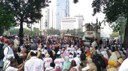 Massa Alumni 212 Berorasi di Sekitar Patung Kuda, Jalan di Depan MK Ditutup